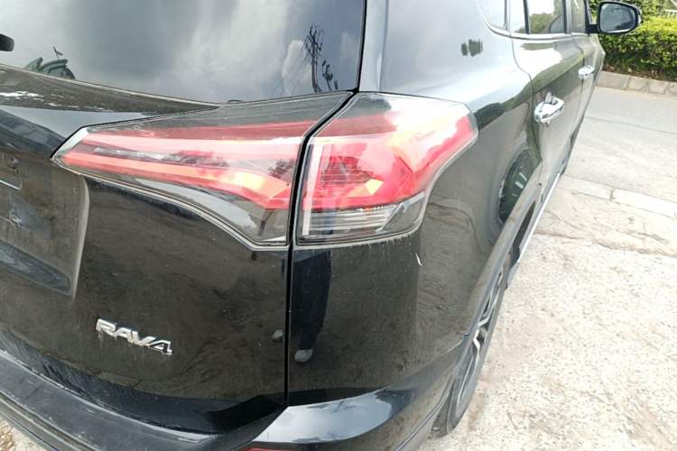 Used Toyota RAV4 2016 2.0L CVT Two-Wheel Drive Fashion Edition China V Standard Right Rear Taillight