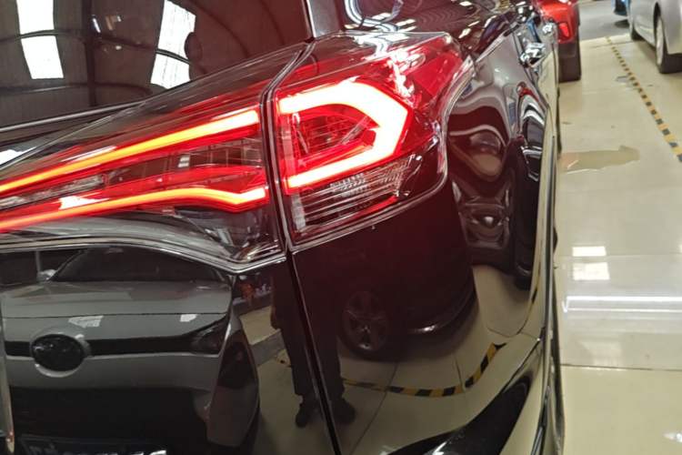 Used Toyota RAV4 2016 2.0L CVT 4x4 New Edition China V Standard Right Rear Taillight