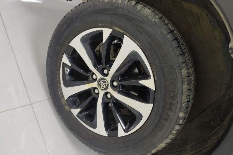 Used Toyota RAV4 2016 2.0L CVT Two-Wheel Drive Comfort Edition China V Standard Right Rear Wheel Hub