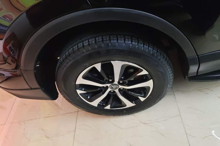 Used Toyota RAV4 2016 2.0L CVT Two-Wheel Drive Fashion Edition China V Standard Right Rear Wheel Hub