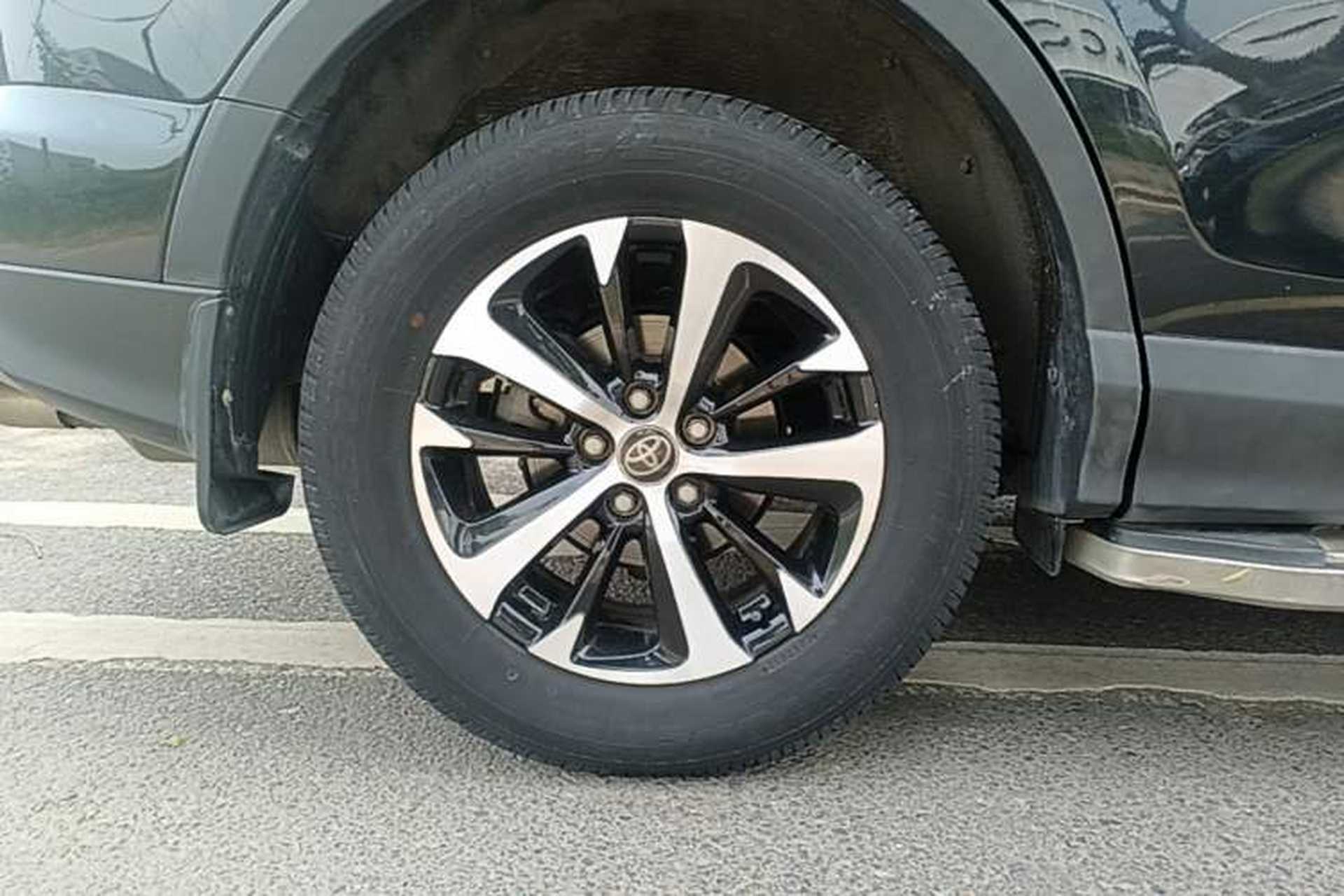 Used Toyota RAV4 2016 2.0L CVT Two-Wheel Drive Fashion Edition China V Standard Right Rear Wheel Hub