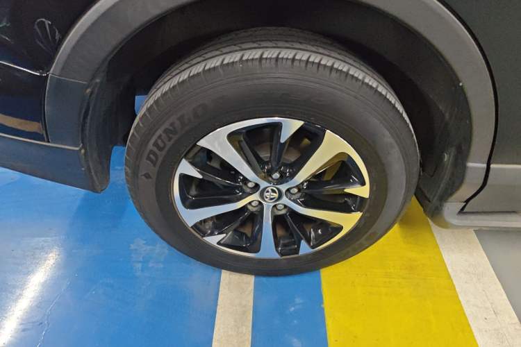 Used Toyota RAV4 2016 2.0L CVT Two-Wheel Drive Smart Edition China V Standard Right Rear Wheel Hub