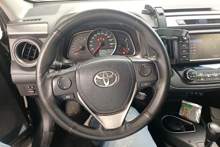 Used Toyota RAV4 2016 2.0L CVT Two-Wheel Drive Fashion Edition China V Standard Steering Wheel