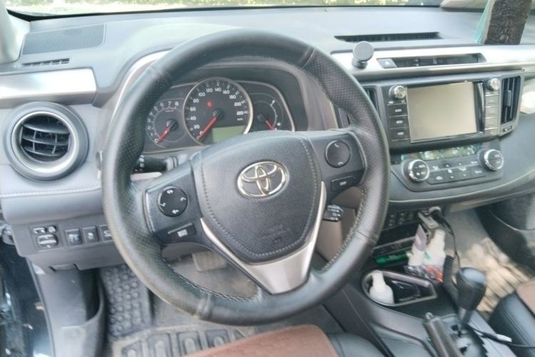 Used Toyota RAV4 2016 2.0L CVT Two-Wheel Drive Comfort Edition China V Standard Steering Wheel