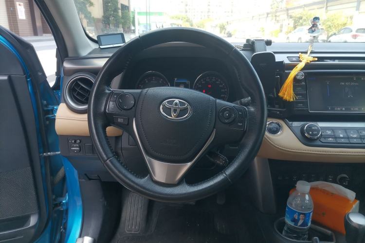 Used Toyota RAV4 2016 2.5L Automatic 4x4 Elite Edition Steering Wheel