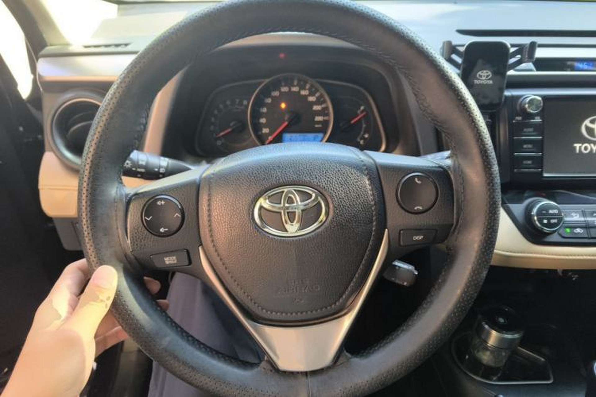 Used Toyota RAV4 2016 2.0L CVT Two-Wheel Drive Fashion Edition China V Standard Steering Wheel