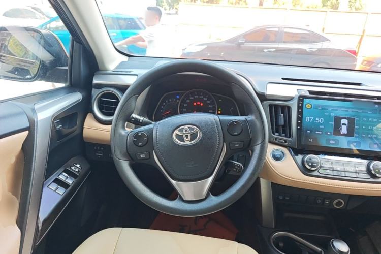Used Toyota RAV4 2016 2.0L CVT Two-Wheel Drive Fashion Edition China V Standard Steering Wheel
