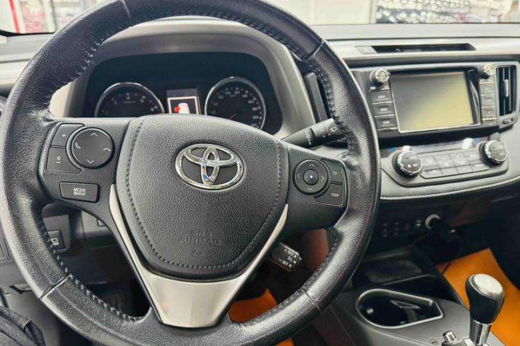 Used Toyota RAV4 2016 2.0L CVT Two-Wheel Drive Smart Edition China V Standard Steering Wheel