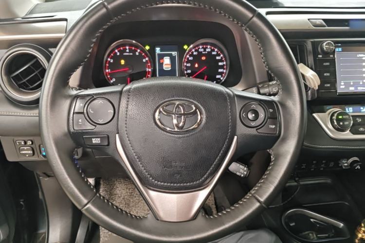 Used Toyota RAV4 2016 2.0L CVT 4x4 New Edition China V Standard Steering Wheel