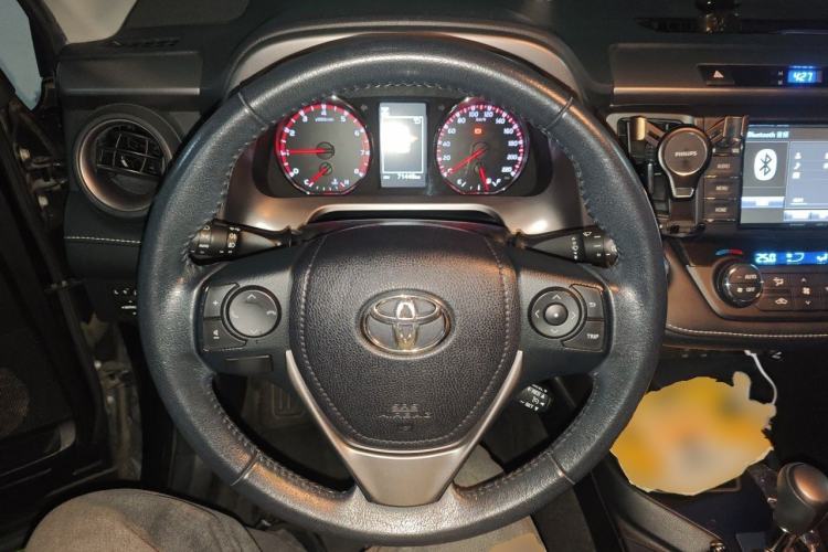Used Toyota RAV4 2016 2.0L CVT Two-Wheel Drive Smart Edition China V Standard Steering Wheel