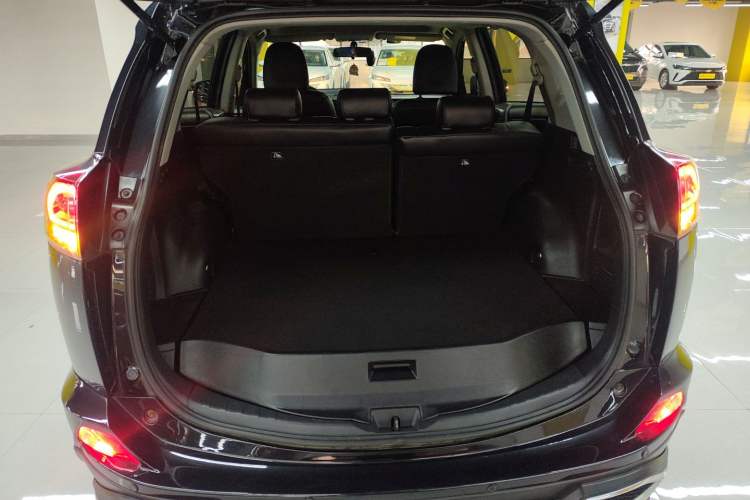 Used Toyota RAV4 2016 2.0L CVT Two-Wheel Drive Comfort Edition China V Standard Trunk