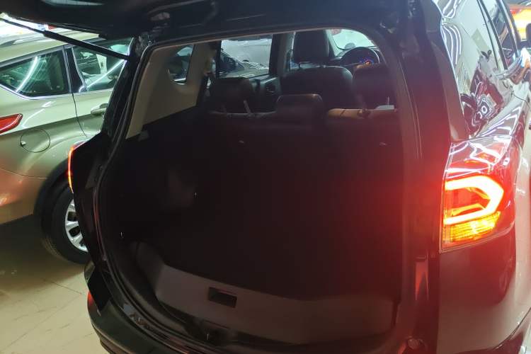 Used Toyota RAV4 2016 2.0L CVT Two-Wheel Drive Fashion Edition China V Standard Trunk