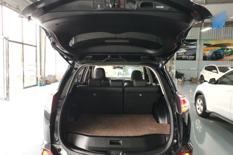 Used Toyota RAV4 2016 2.0L CVT Two-Wheel Drive Fashion Edition China V Standard Trunk