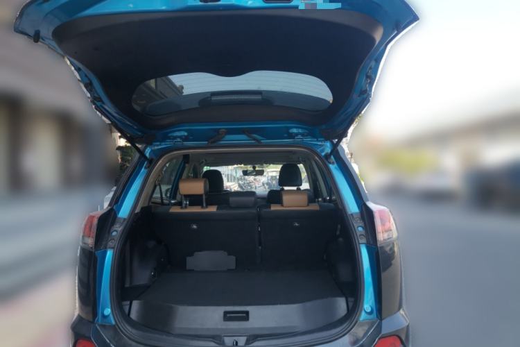 Used Toyota RAV4 2016 2.5L Automatic 4x4 Elite Edition Trunk