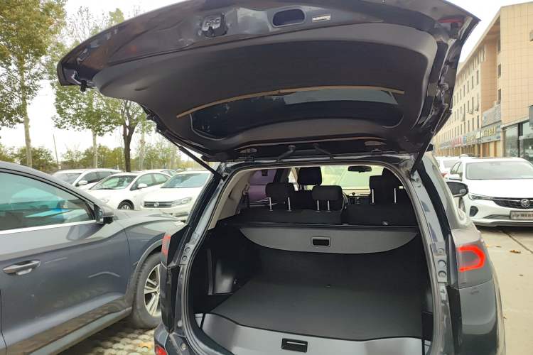 Used Toyota RAV4 2016 2.0L CVT Two-Wheel Drive Fashion Edition China V Standard Trunk