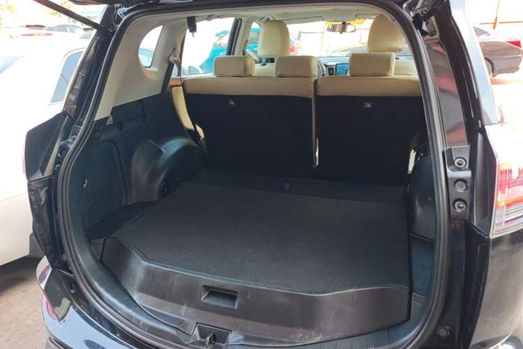 Used Toyota RAV4 2016 2.0L CVT Two-Wheel Drive Fashion Edition China V Standard Trunk