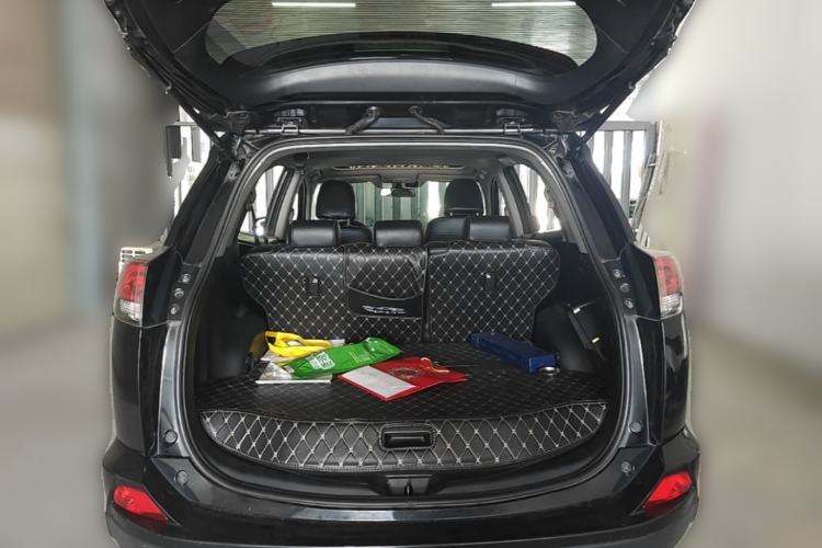 Used Toyota RAV4 2016 2.0L CVT Two-Wheel Drive Fashion Edition China V Standard Trunk