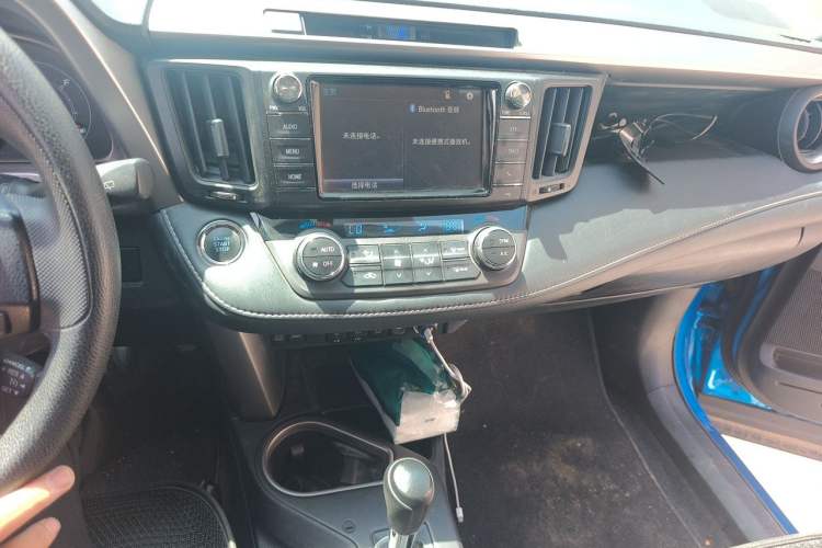 Used Toyota RAV4 2016 2.0L CVT Two-Wheel Drive Comfort Edition China V Standard Audio And AC Panel