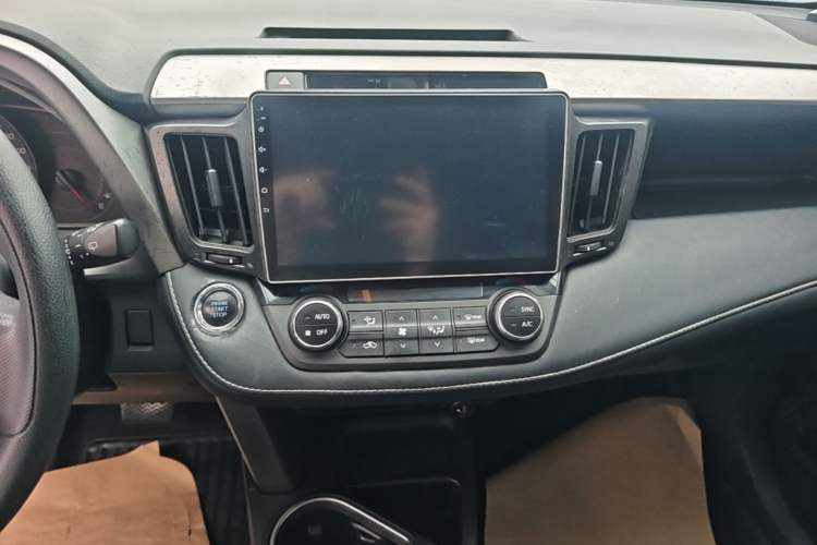 Used Toyota RAV4 2016 2.0L CVT Two-Wheel Drive Fashion Edition China V Standard Audio And AC Panel