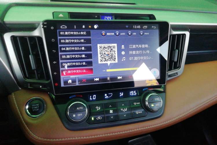Used Toyota RAV4 2016 2.5L Automatic 4x4 Elite Edition Audio And AC Panel