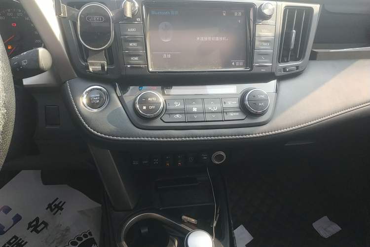 Used Toyota RAV4 2016 2.0L CVT 4x4 New Edition China V Standard Audio And AC Panel