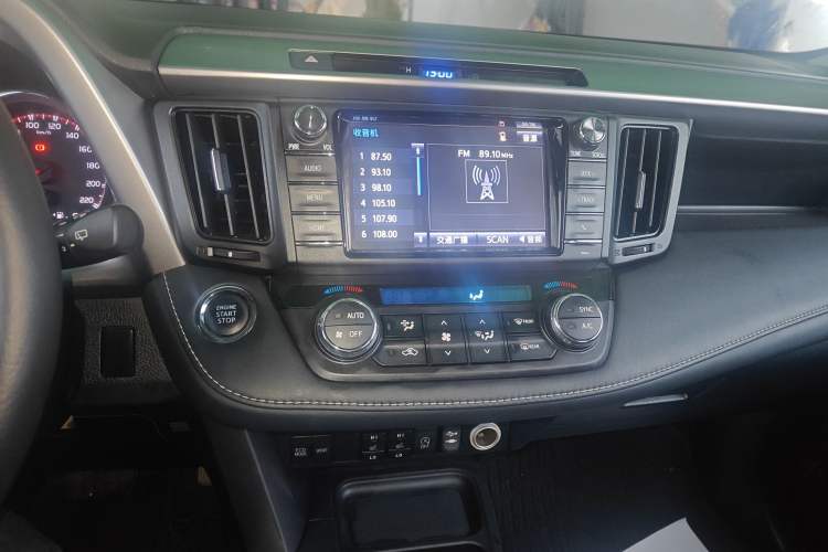 Used Toyota RAV4 2016 2.0L CVT Two-Wheel Drive Smart Edition China V Standard Audio And AC Panel