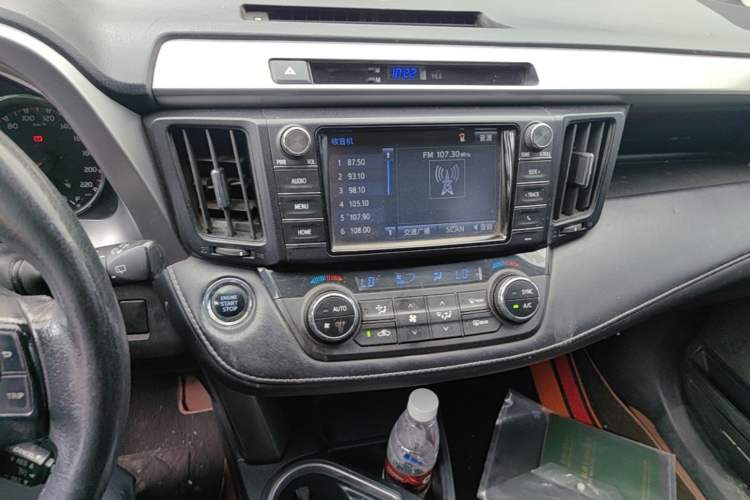 Used Toyota RAV4 2016 2.0L CVT Two-Wheel Drive Smart Edition China V Standard Audio And AC Panel