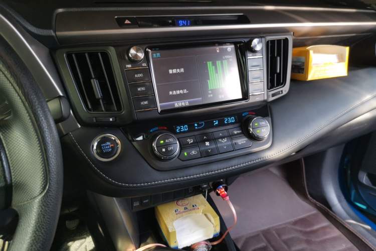 Used Toyota RAV4 2016 2.0L CVT Two-Wheel Drive Fashion Edition China V Standard Audio And AC Panel