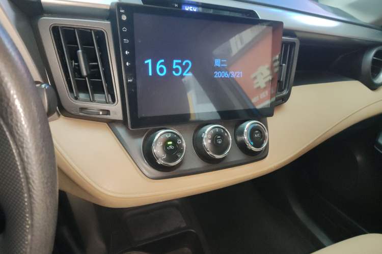 Used Toyota RAV4 2016 2.0L CVT Two-Wheel Drive Urban Edition China V Standard Audio And AC Panel
