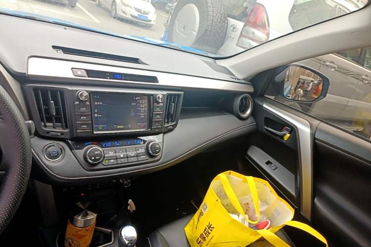 Used Toyota RAV4 2016 2.0L CVT Two-Wheel Drive Smart Edition China V Standard Audio And AC Panel