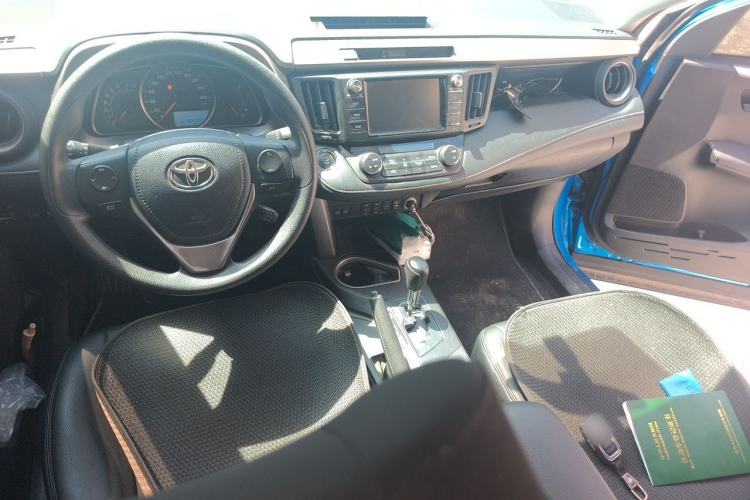 Used Toyota RAV4 2016 2.0L CVT Two-Wheel Drive Comfort Edition China V Standard Center Console
