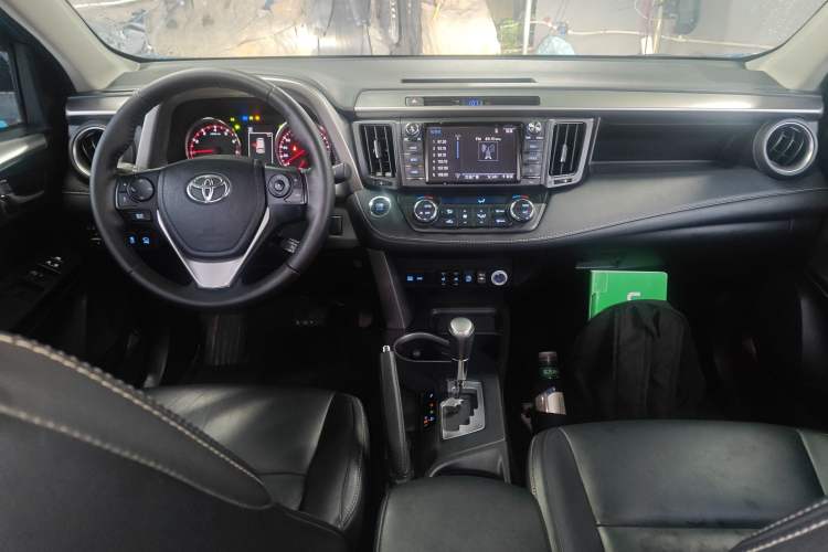 Used Toyota RAV4 2016 2.0L CVT Two-Wheel Drive Smart Edition China V Standard Center Console