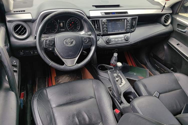 Used Toyota RAV4 2016 2.0L CVT Two-Wheel Drive Smart Edition China V Standard Center Console