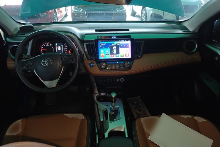 Used Toyota RAV4 2016 2.5L Automatic 4x4 Elite Edition Center Console