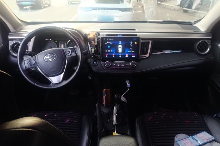 Used Toyota RAV4 2016 2.5L Automatic 4x4 Elite Edition Center Console