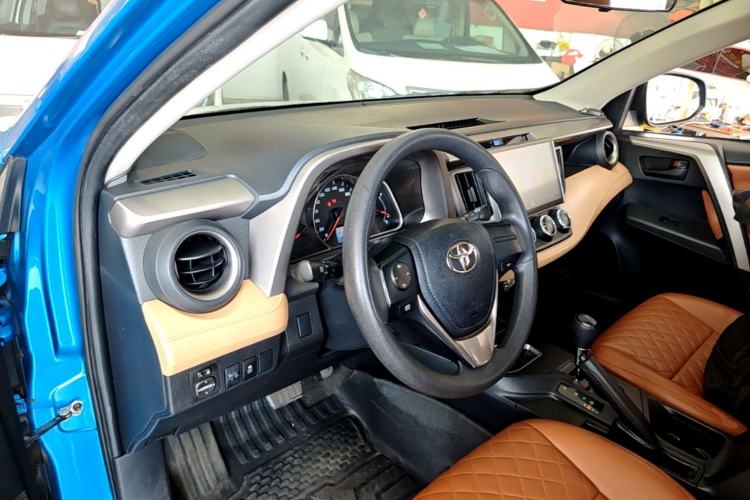 Used Toyota RAV4 2016 2.0L CVT Two-Wheel Drive Urban Edition China V Standard Center Console