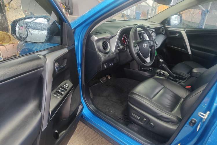 Used Toyota RAV4 2016 2.0L CVT Two-Wheel Drive Smart Edition China V Standard Driver Seat