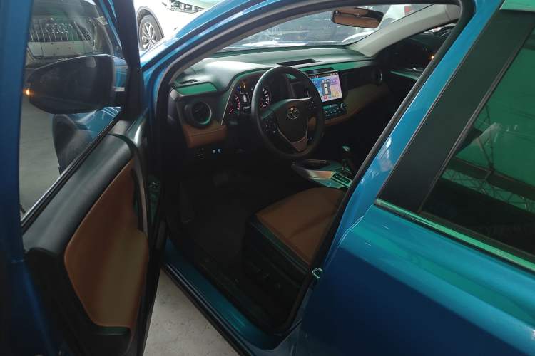 Used Toyota RAV4 2016 2.5L Automatic 4x4 Elite Edition Driver Seat