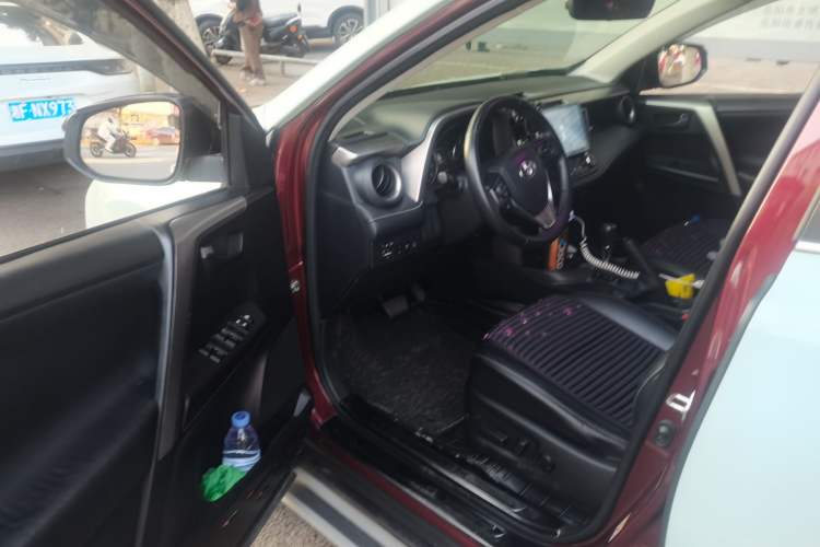 Used Toyota RAV4 2016 2.5L Automatic 4x4 Elite Edition Driver Seat