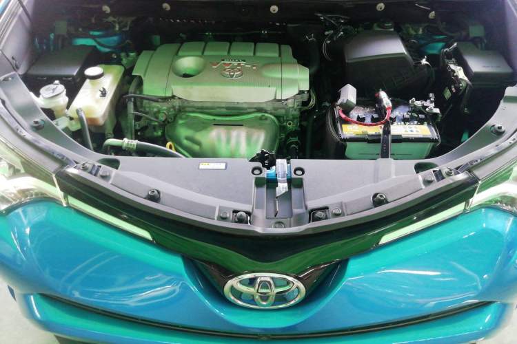 Used Toyota RAV4 2016 2.5L Automatic 4x4 Elite Edition Engine Bay