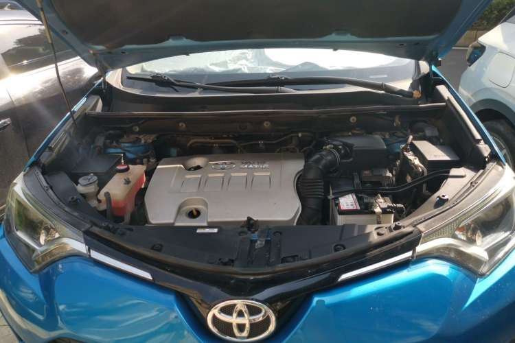 Used Toyota RAV4 2016 2.0L CVT Two-Wheel Drive Fashion Edition China V Standard Engine Bay