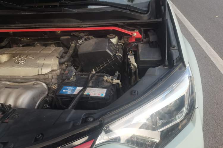 Used Toyota RAV4 2016 2.5L Automatic 4x4 Elite Edition Engine Bay Left