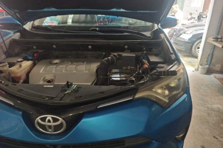 Used Toyota RAV4 2016 2.0L CVT 4x4 New Edition China V Standard Engine Bay Left