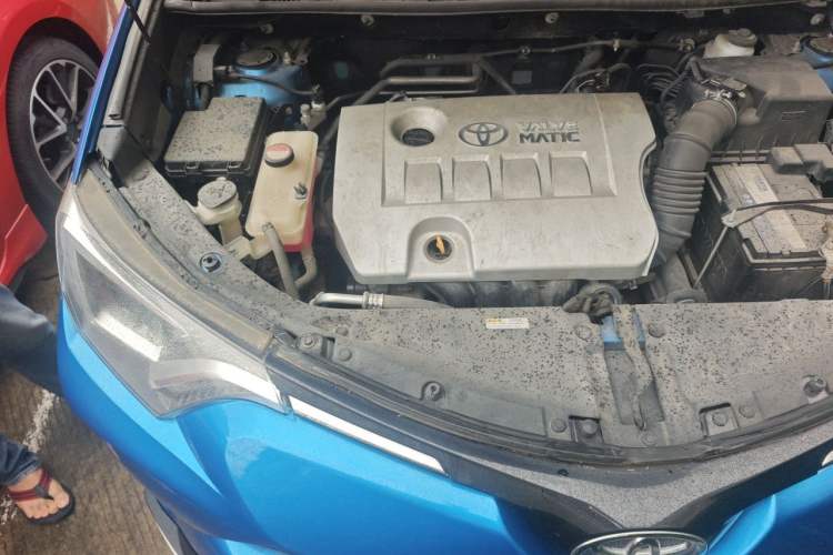 Used Toyota RAV4 2016 2.0L CVT Two-Wheel Drive Fashion Edition China V Standard Engine Bay Right