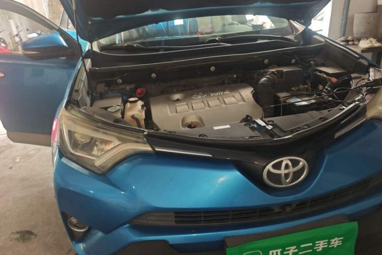 Used Toyota RAV4 2016 2.0L CVT 4x4 New Edition China V Standard Engine Bay Right
