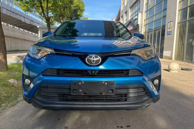 Used Toyota RAV4 2016 2.0L CVT Two-Wheel Drive Fashion Edition China V Standard Exterior 1