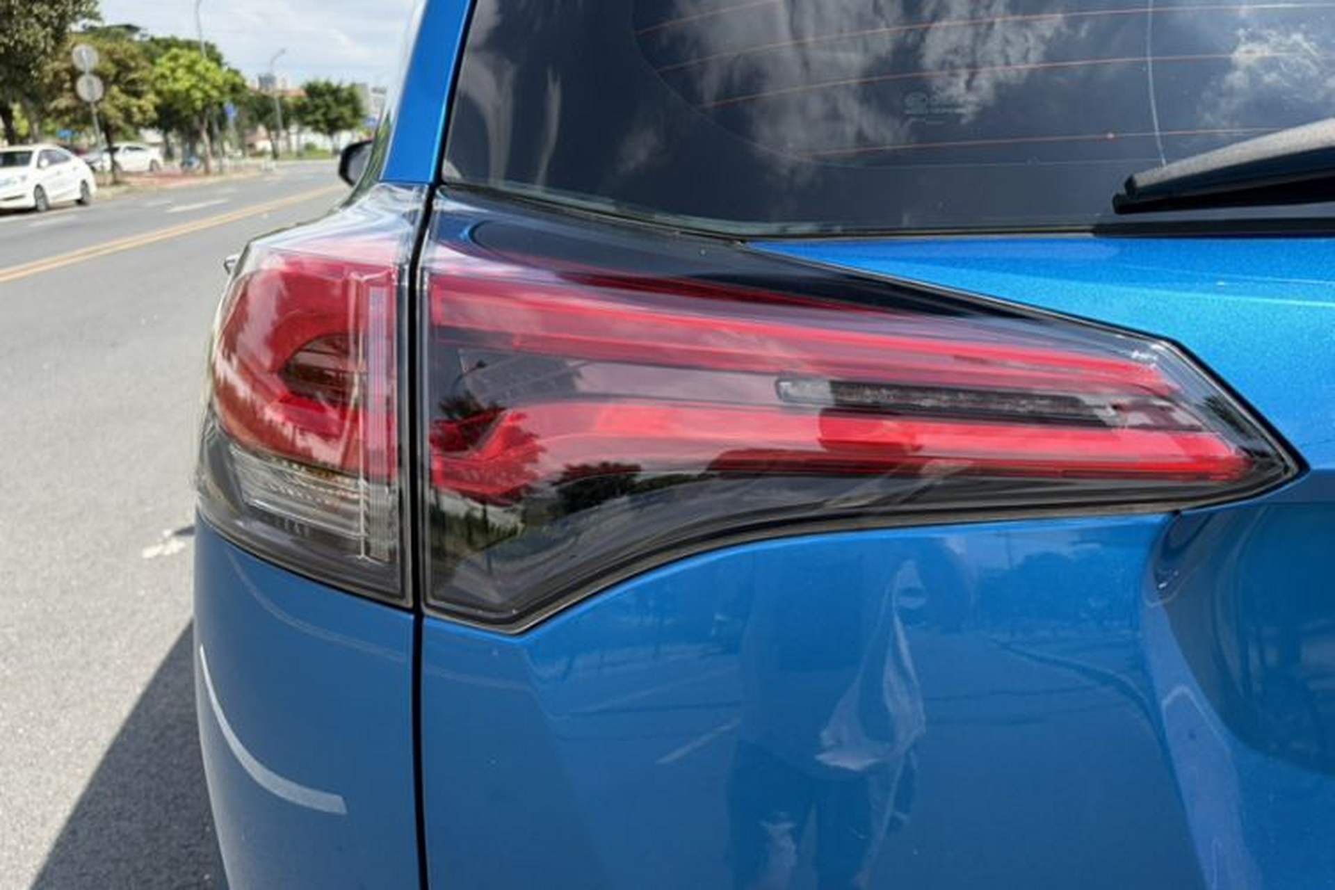 Used Toyota RAV4 2016 2.0L CVT Two-Wheel Drive Fashion Edition China V Standard Exterior 3