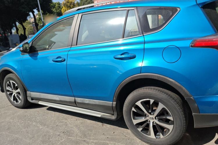 Used Toyota RAV4 2016 2.0L CVT Two-Wheel Drive Urban Edition China V Standard Exterior 3