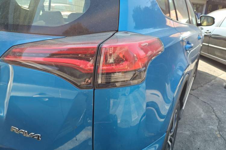Used Toyota RAV4 2016 2.0L CVT Two-Wheel Drive Urban Edition China V Standard Exterior 6