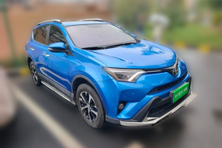 Used Toyota RAV4 2016 2.0L CVT Two-Wheel Drive Fashion Edition China V Standard Front Right 45 Deg
